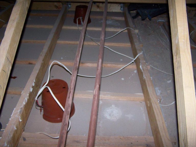 Thermguard cellulose fibre ceiling insulation installation