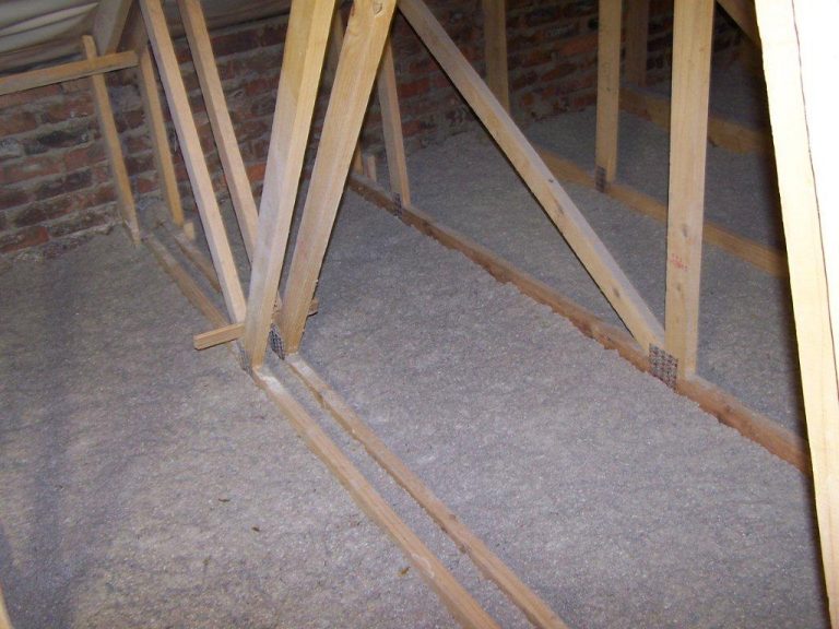 Thermguard cellulose fibre ceiling insulation installation