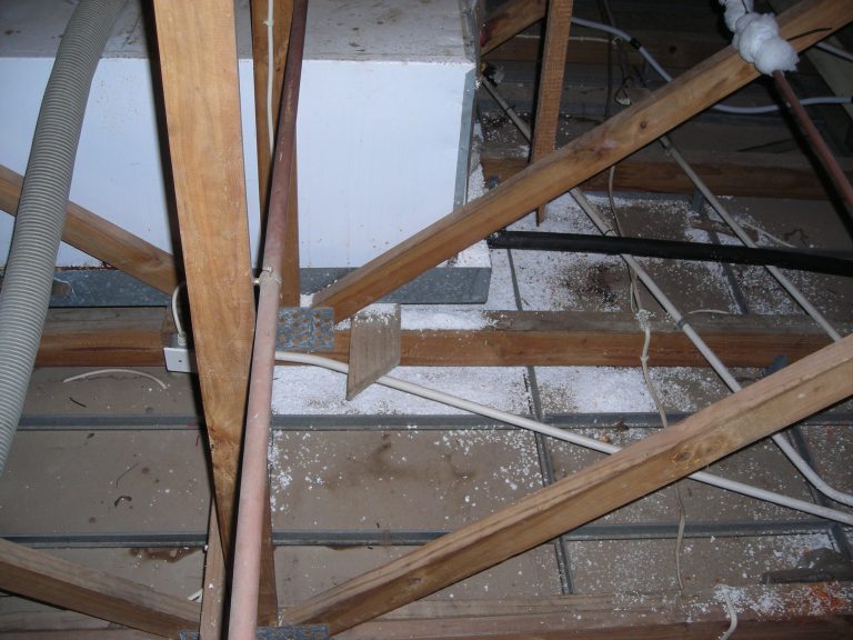 Thermguard cellulose fibre ceiling insulation installation
