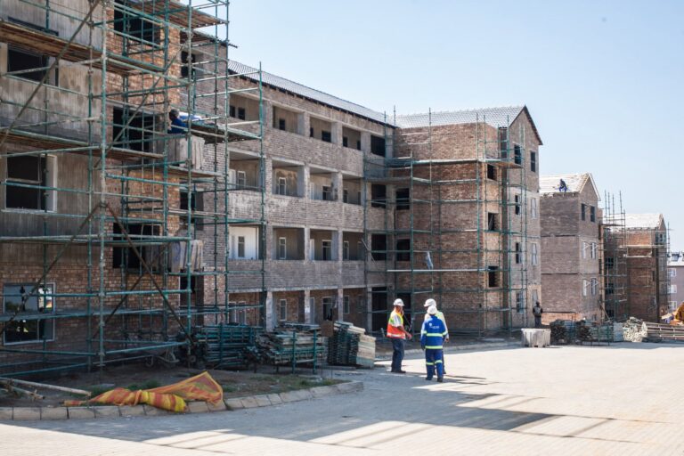 Thermguard cellulose fibre ceiling insulation installation